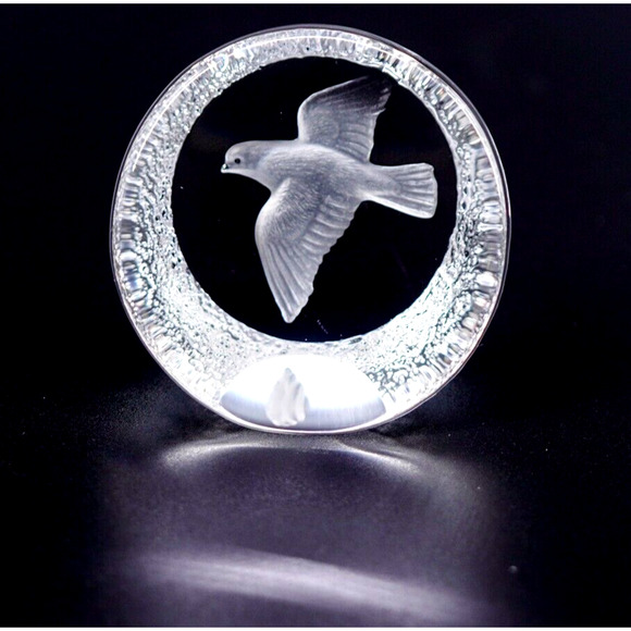 Mats Jonasson Sweden Crystal Etched Intaglio Bird In Flight Paperweight Numbered - Picture 1 of 9